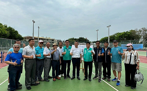 清水運動公園網球場年久失修 蔡其昌會勘爭取改善經費