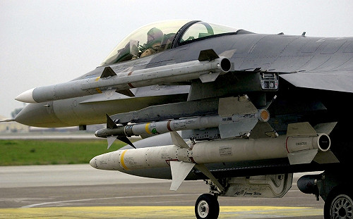 以烏結盟了? 以F-16戰機幫忙打俄基地 數十俄軍受傷 原因竟然是這個.....