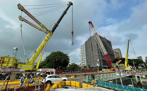 海葵颱風來勢洶洶  高雄輕軌提前完成龍華橋吊裝工程