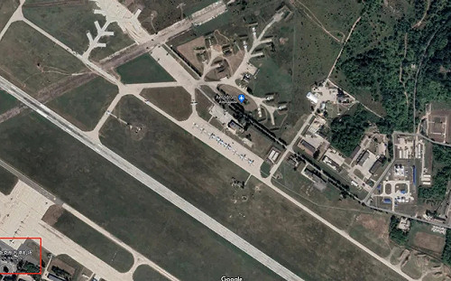 (影) 無人機新戰法？烏機迫降俄機場 俄指揮官、飛行員上前查看 當場GG了.....