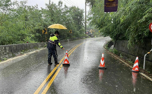 台東傳出首起「海葵」颱風死亡個案！5旬男連人帶車墜坡身亡