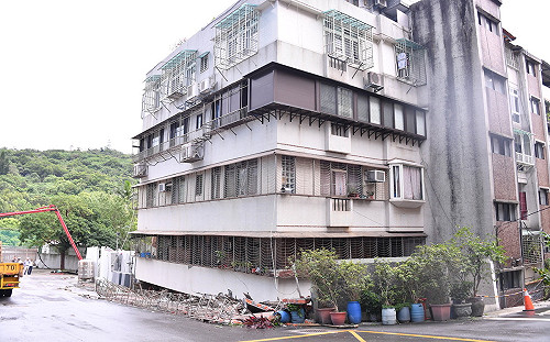 基泰總座稱「7成住戶願意合建」 李四川不相信