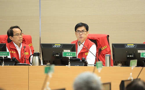 關心二童後續教育及照顧    陳其邁親自探視慰問並指示全力協助