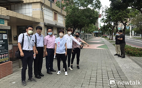 校園旁流浪狗群聚造成恐慌 陳亭妃陳怡珍籲守護孩童安全