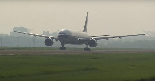 大雨打亂航班  多班飛機轉降高雄機場