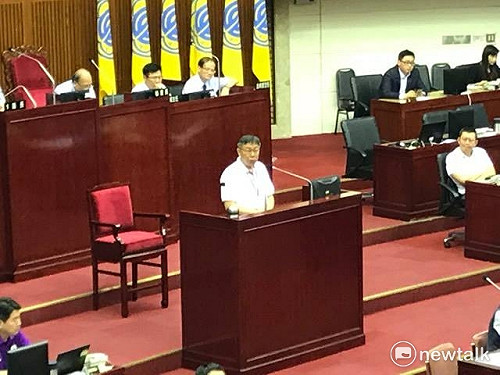 民進黨政治文宣入校園 柯文哲：依法行政