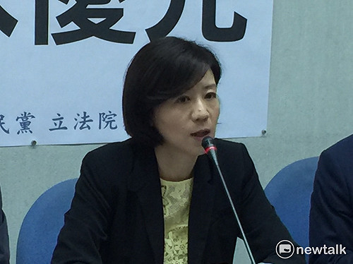 一例一休7月開罰髮夾彎？ 藍： 拭目以待