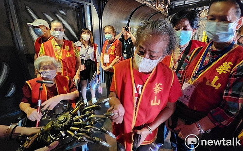 一日網美體驗  華山攜手在地網美店為102歲人瑞慶生