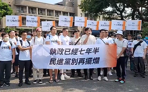 直播》後716首場行動  黃國昌：政府應履行承諾、速審法案　