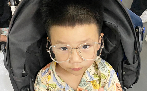 蔡波能吃榴槤泡芙「舔一口秒吐」！大喊：不要放在家裡很臭