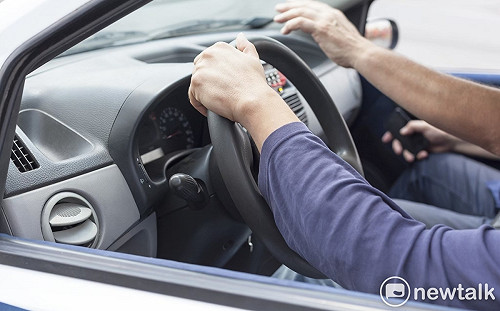 吊扣牌照可免繳回？公路局：勿受騙！要繳送牌照才能結案 