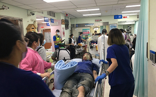 屏東工廠火警1死96傷10失聯！政院：請衛福部協調南部緊急醫療網