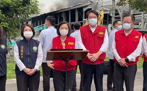 蔡英文抵屏東火場：要求內政部儘速釐清事故原因