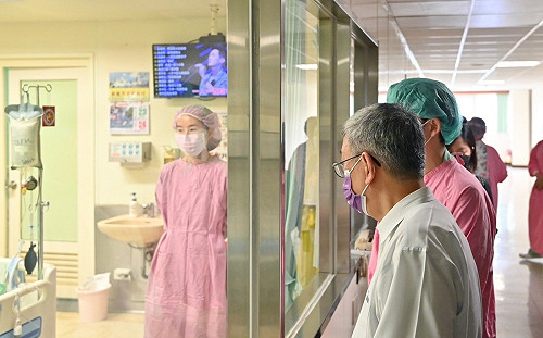 屏東惡火救災 陳建仁肯定縣長周春米： 你指揮得很棒