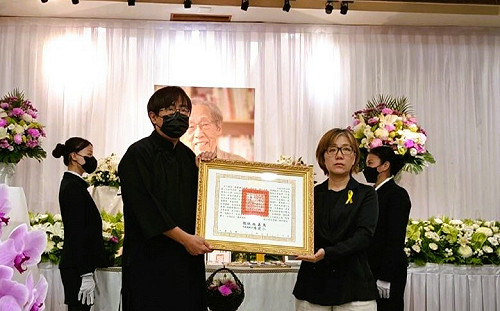 白色恐怖受難者蔡焜霖辭世 文化部次長代表頒贈總統褒揚令 11/4追思會