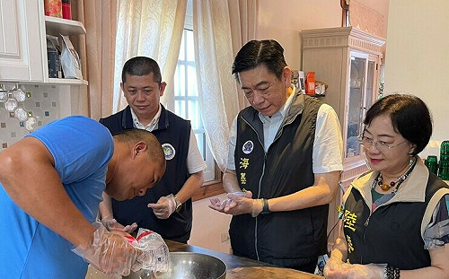 一人一菜解鄉愁 海陸兩會和移民署陪金門陸配提前過中秋