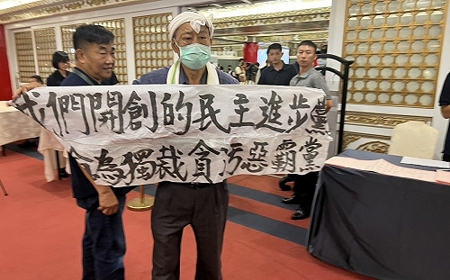 重出江湖  民進黨創黨元老魏耀乾投入台南第1選區立委選舉  