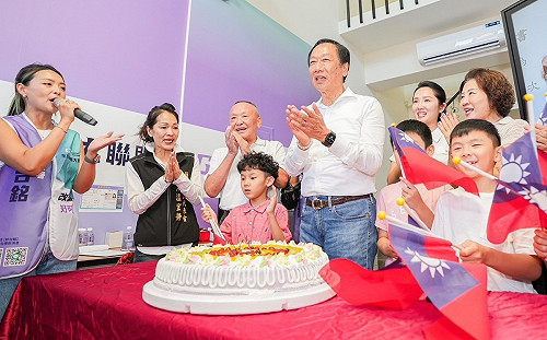 藍白合比民調？ 郭台銘引述《射鵰英雄傳》8字回應