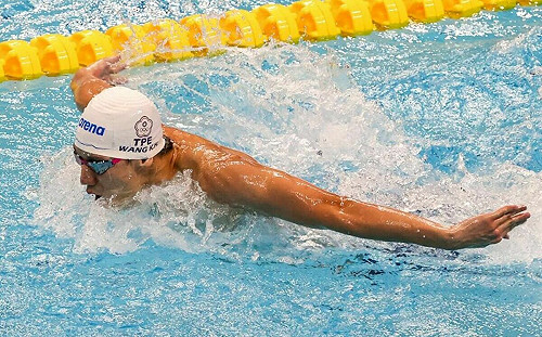 亞運王冠閎200蝶摘銀 終結25年男泳將獎牌荒