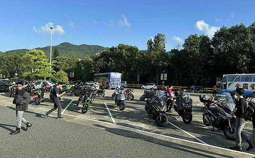 重機族不滿「一車一格」！佔滿服務區車位 高公局回應了