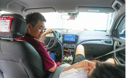 請別投訴我! 計程車司機三個月內道歉近1800次仍不悔 原因令人鼻酸….