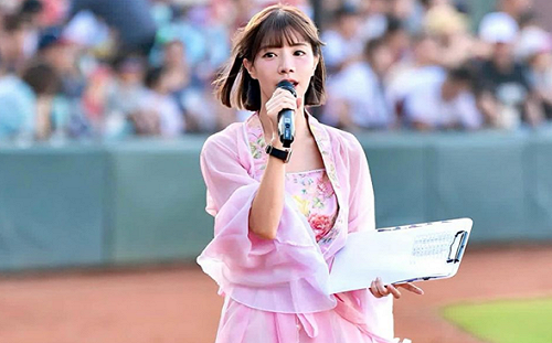 最正MC化身嫦娥「衣服全穿錯」！尷尬自嘲：變成戲說台灣