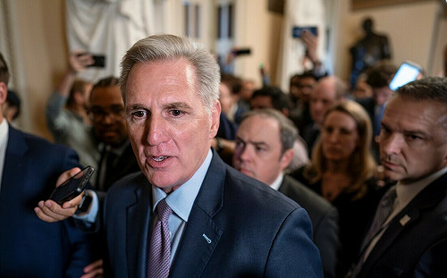 麥卡錫被自己人罷免！民主黨為何也見死不救？美媒分析有「三大原因」