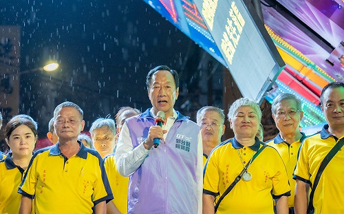 郭台銘宣布連署百萬份就捐1億元「涉賄選？」郭辦發出4點聲明