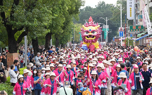 左營萬年季千人拉火獅開放民眾祈福   精彩表演輪番上陣
