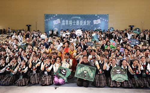 應援派對慶翡翠騎士首演成功   陳其邁：祝福國慶表演完美成功