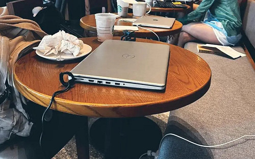 星巴克「客人消失」！筆電佔位眾傻：治安好