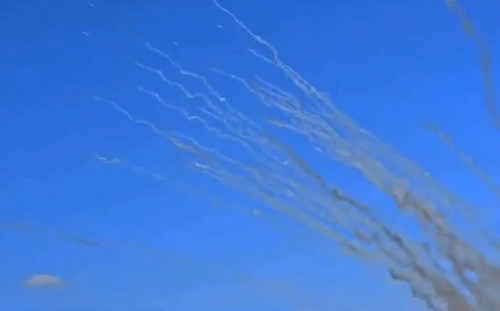 發射5千枚飛彈後 哈馬斯昨又轟以色列 外媒質疑 : 哪來的導彈? 誰給的錢? 