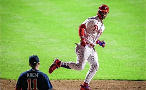 (影)Harper雙響砲報仇！繞壘時怒瞪勇士Arcia