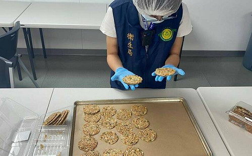 好市多又爆食安問題？網控吃到發霉堅果脆餅 高雄衛生局派員調查