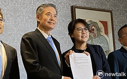 專論》柯文哲與國民黨：「藍白合」下， 你要吃掉我、我要吃掉你！　