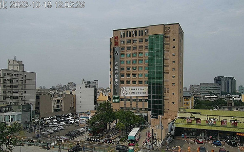 天空超灰！西半部空品一片橘：2測站亮紅燈