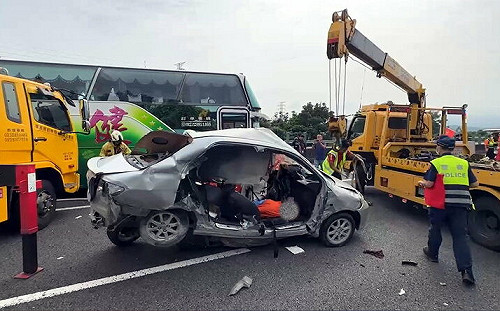 國3南下斗六段車禍 3死1命危22人輕傷