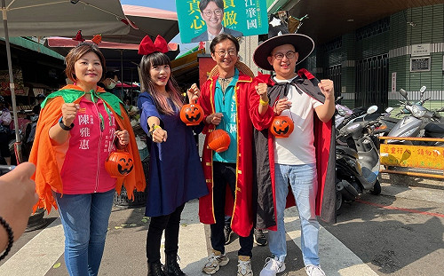 黃捷扮小魔女 現身台中第三市場為江肇國拜票