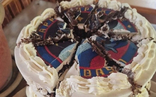 這蛋糕有毒! 俄稱烏企圖毒害亞美尼亞俄飛行員 快遞員被捕 麵包師父逃亡中