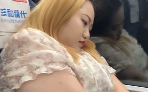 286斤「大碼女孩」勇敢走出去! 買高鐵二等座被罵 她回 : 只是一個想出門的普通人  