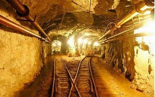 敵對工會對峙! 南非500礦工被困井下逾36小時 員警待命衝入救人