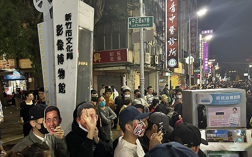 轟黑衣人包圍「新政治提款機」犯強制罪！他拿香港比擬 「幕後有人唆使」