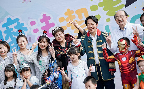 賴清德化身威廉王子  結合林志潔親子互動零距離