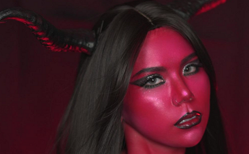 扮「全紅女惡魔」被說是關公！蕾菈氣笑：還不幫我斟茶倒酒