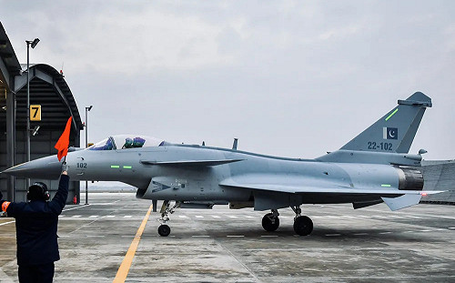 宿仇巴基斯坦買殲-10CP戰鬥機 組建2中隊 印媒驚：危險了！