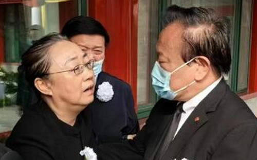 竟然連個治喪委員會都沒有! 李克強遺體今草草火化 專家：是否被打壓就看這2點....