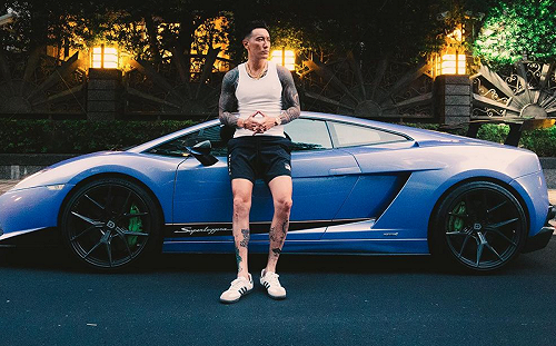 800萬愛車遭員工刮壞！王陽明拿「女兒彩色筆」修補：這很有用