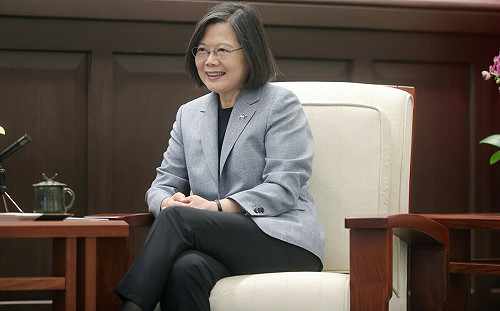 藍委批蔡政府經濟成績差 民進黨提數據：為何要喚醒馬英九執政的慘況？