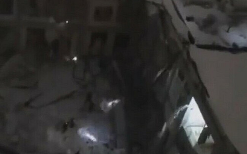 (影) 豆腐渣工程奪命? 恐怖暴風雪襲擊 黑龍江體育館坍塌3死