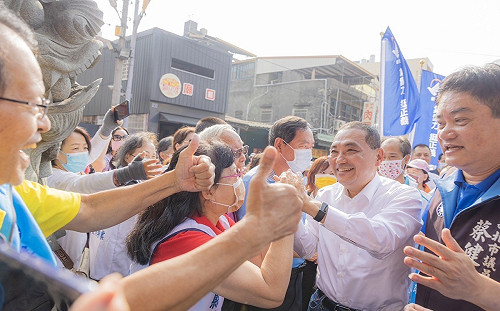 民眾黨3份民調都有加權 侯友宜大笑：誤差偏頗太大     